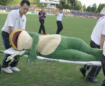 frog-mascot-dies
