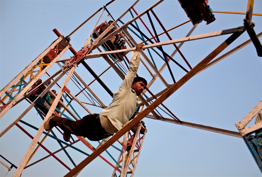 Eco-Friendly-Human-Powered-Ferris-Wheels-in-India-1