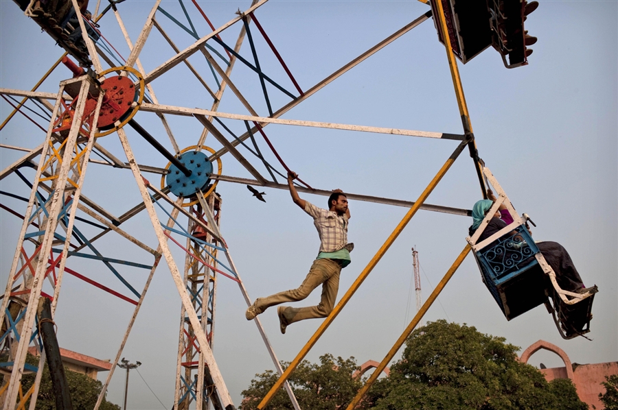 Eco-Friendly-Human-Powered-Ferris-Wheels-in-India-3